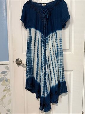 NWOT Exist Blue and White Tie-Dye Short Sleeve Midi Dress. One size.